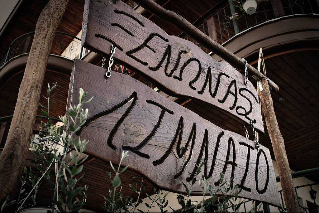 Limneo entrance
