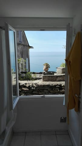 Maisonette white and simple with sea view.