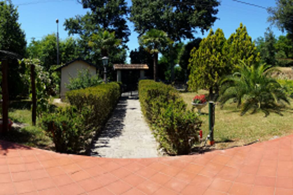terrazza sul davanti della casa