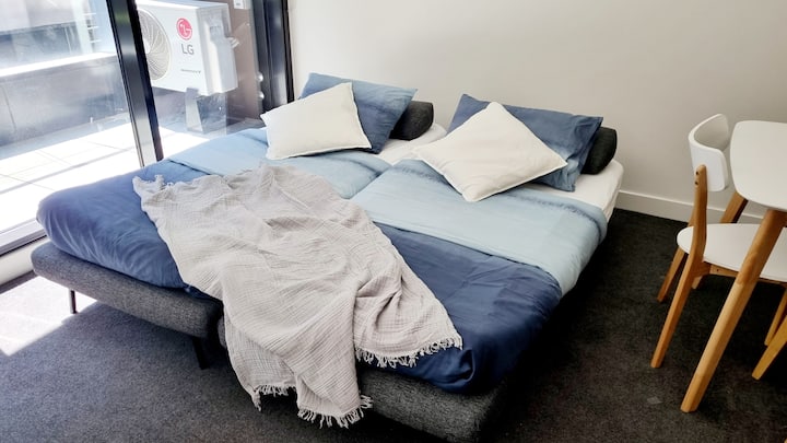 Il divano letto trasformato in letto king-size