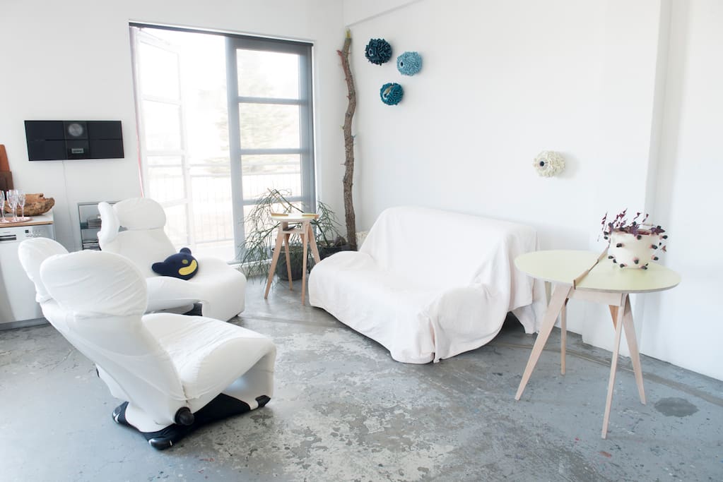 Livingroom (entrance to balcony behind)