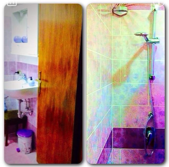 Bagno con doccia e bidet