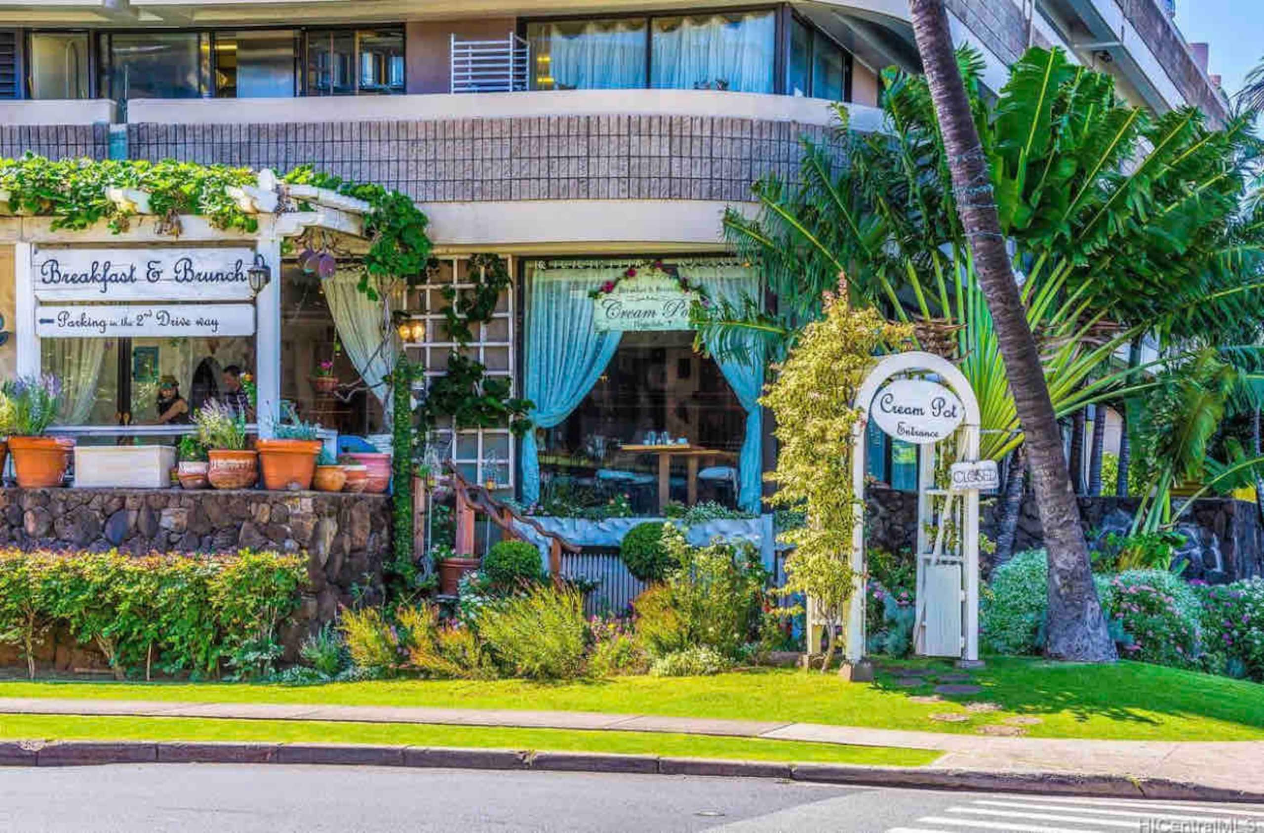 Condo in Honolulu · ★4.72 · Studio · 2 beds · 1 private bath - Image 45