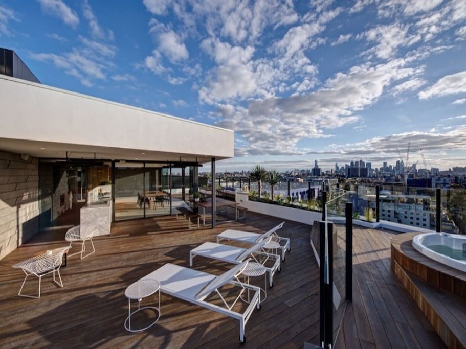 Rooftop Sundeck & Al Fresco Dining Area