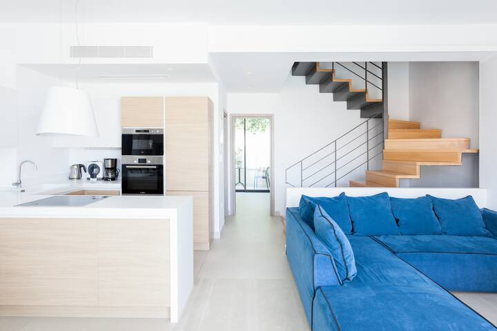 Stylish Villa w/Private Pool, 150m from the Beach