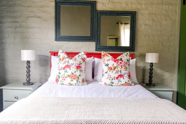 Საძინებელი 1 ორადგილიანი საწოლით