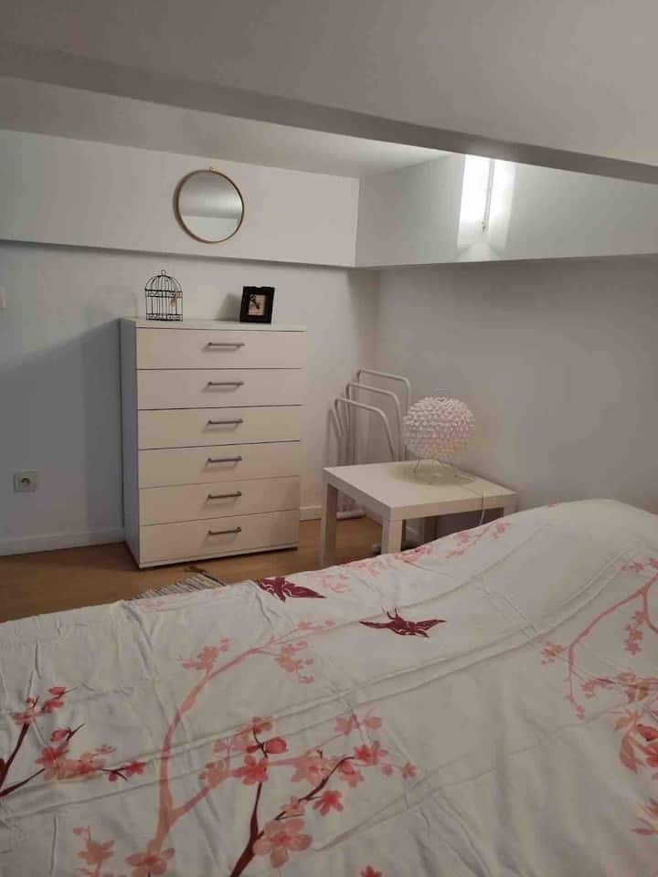 Mezzanine 1 m 70 nën tavan