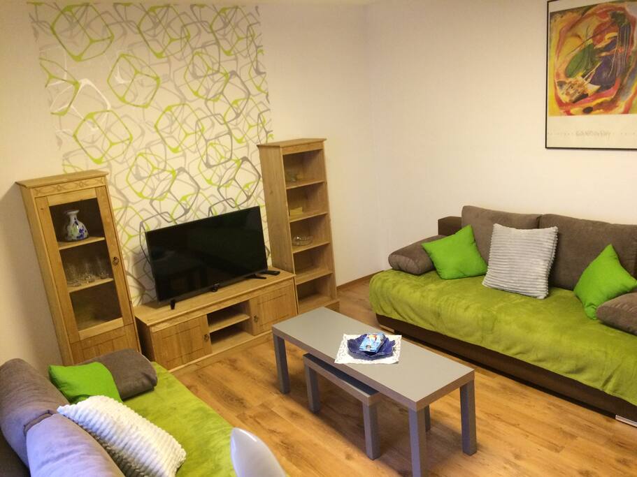 Wohnzimmer mit Schlafsofas