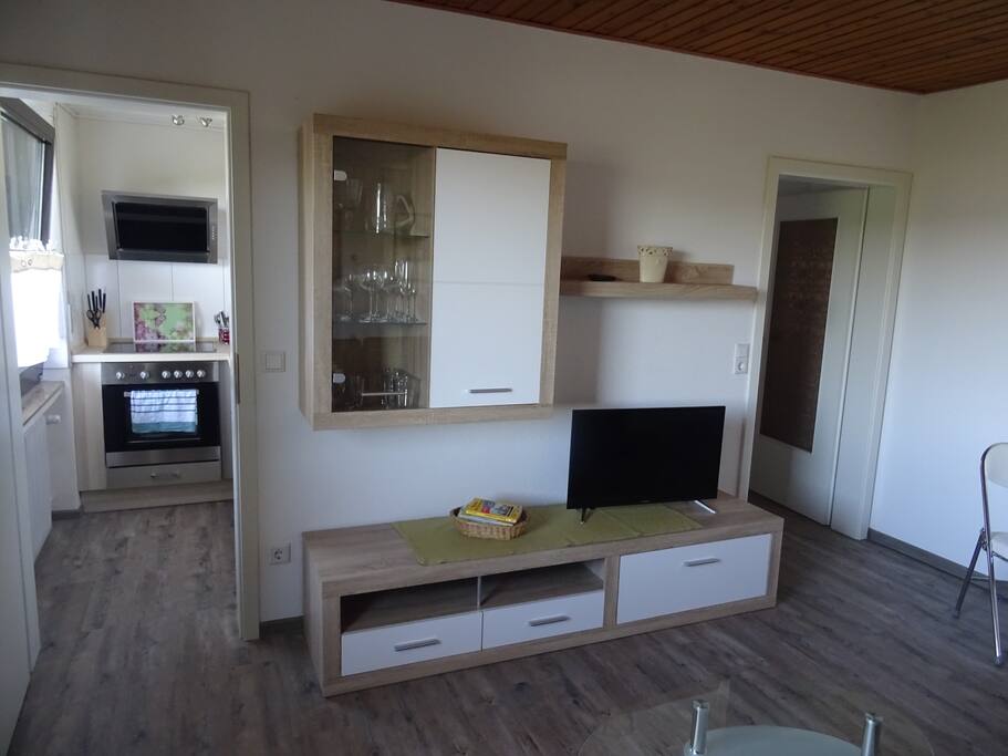 Blick vom Wohnzimmer in die Küche
