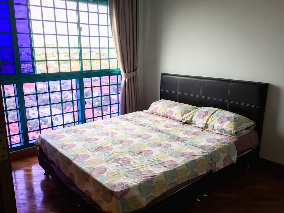 1st bedroom. King size bed, unblock city view