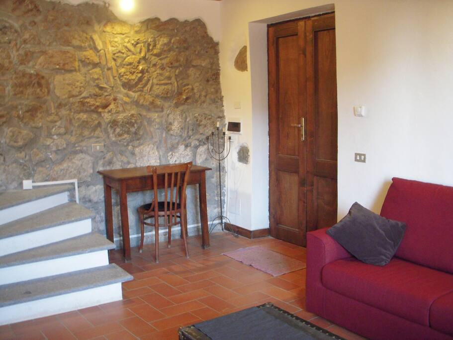 Soggiorno con divano letto - Living room with sofa bed