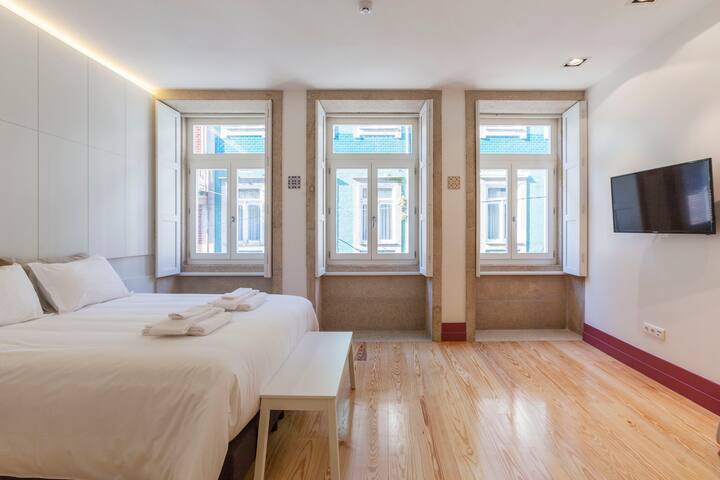 Diogo's modern and comfortable studio apartment