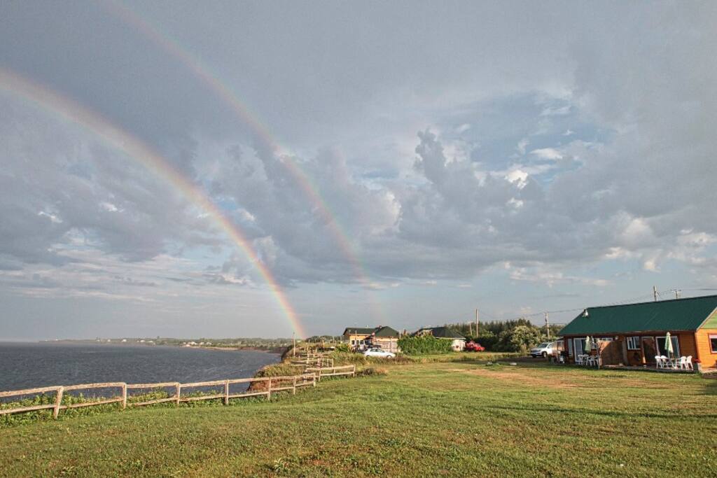 Chalets de Fauvel à Bonaventure sur la droite de la photo