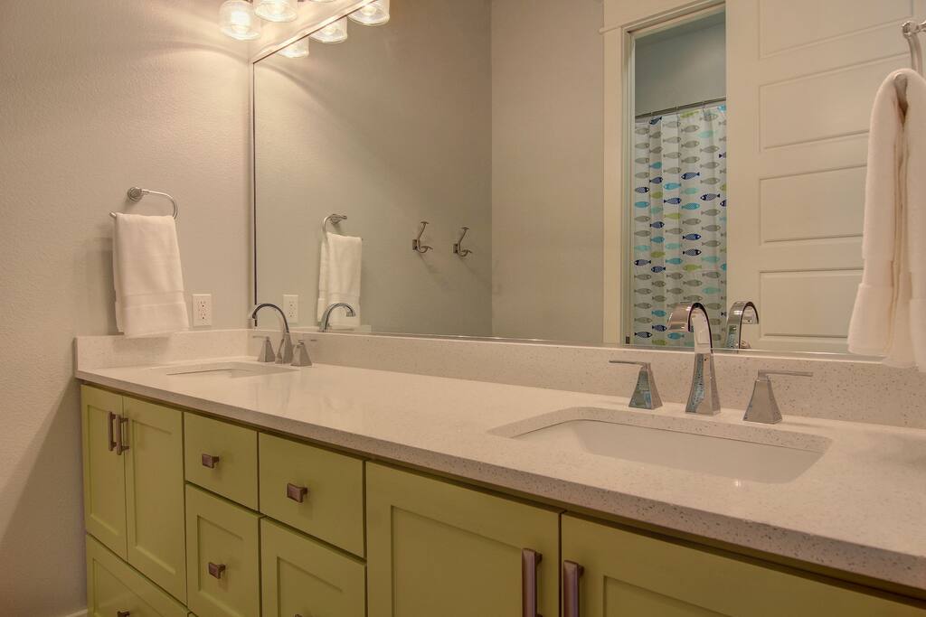Coastal Charm 258 HI-Bunk Room Bathroom