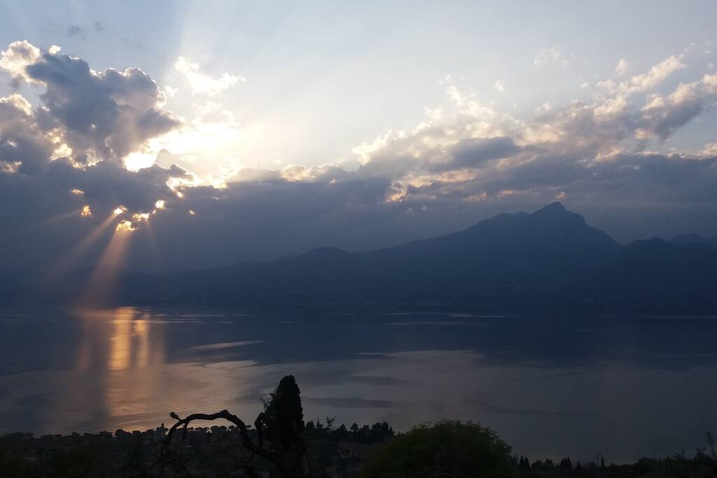 ...la vista verso il tramonto.
