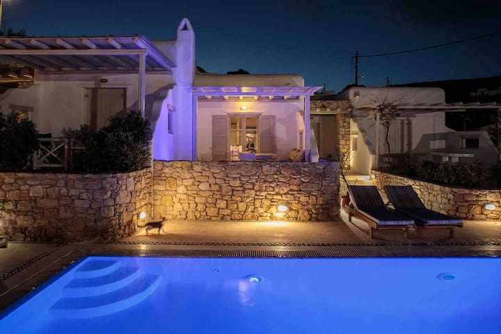 Cosy villa close to the beach with a private pool