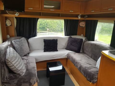 Successful Airbnb property: Spacious caravan in Edale. in High Peak