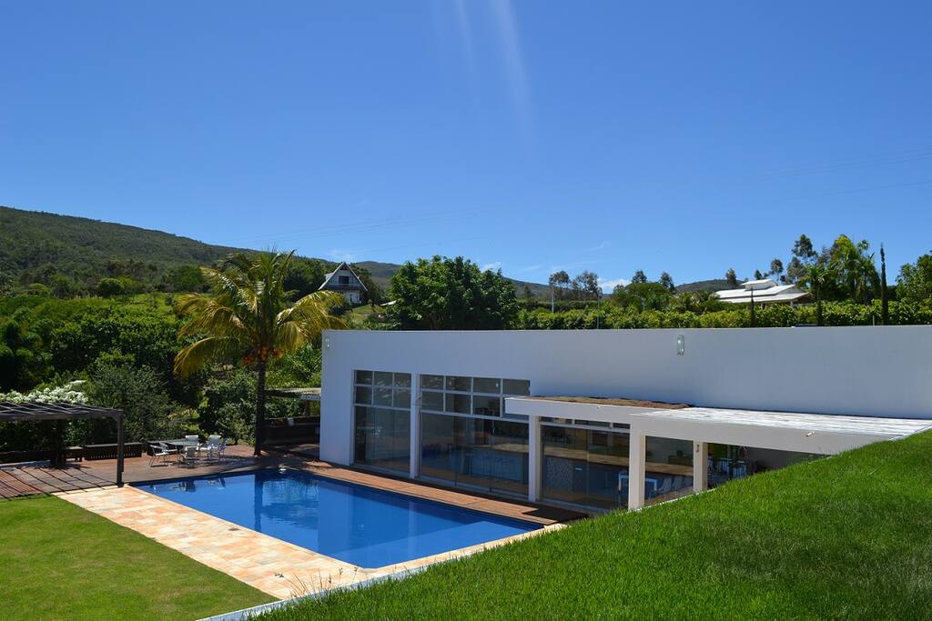 vista do espaço gourmet e piscina