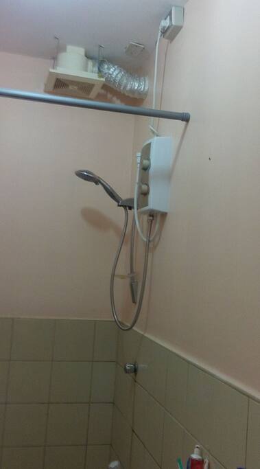 hot and cold shower available