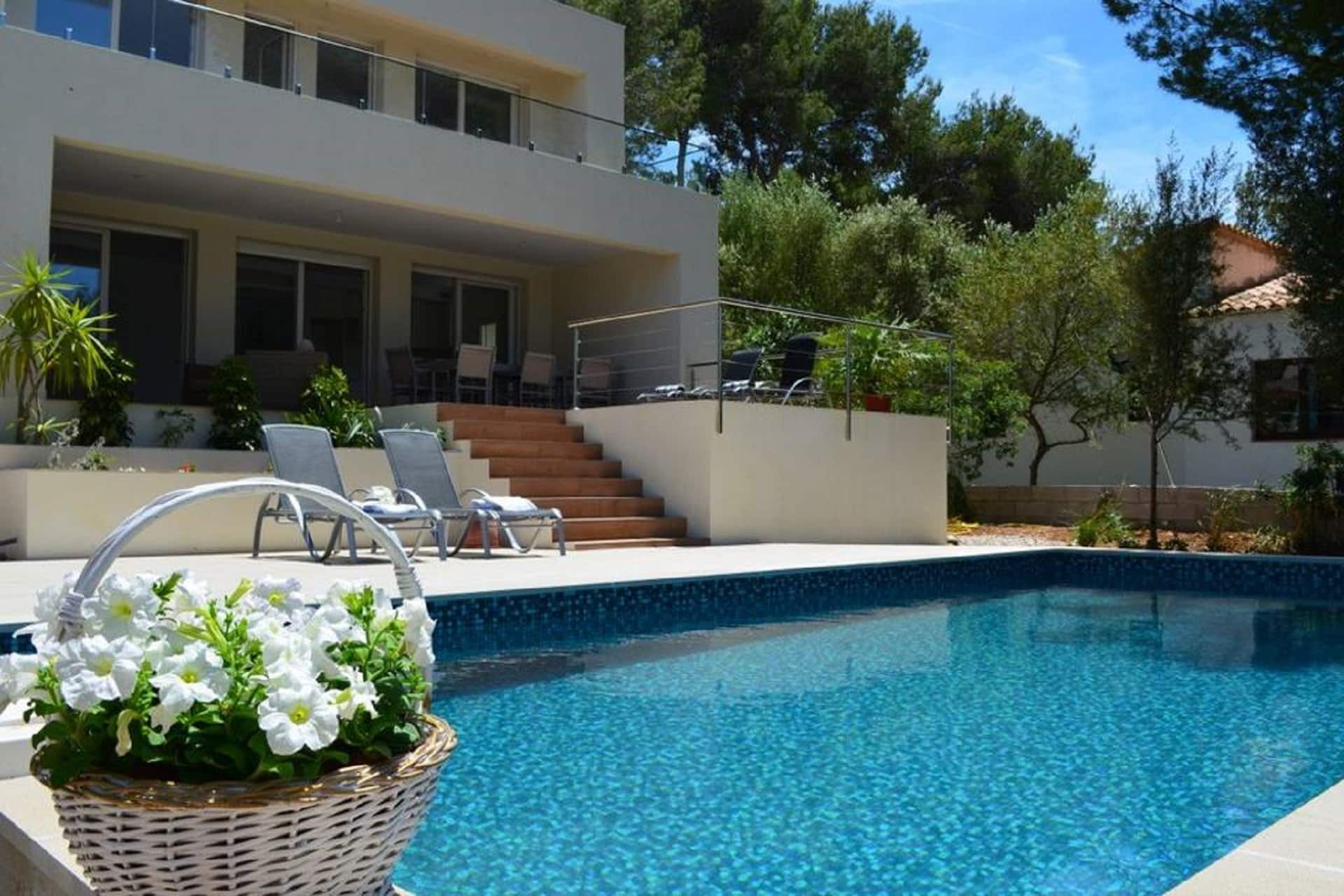 Sea and Mountain, New Villa with Pool