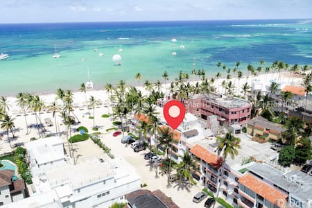 Right on the Beach! *2BD*!! Close to everything!!