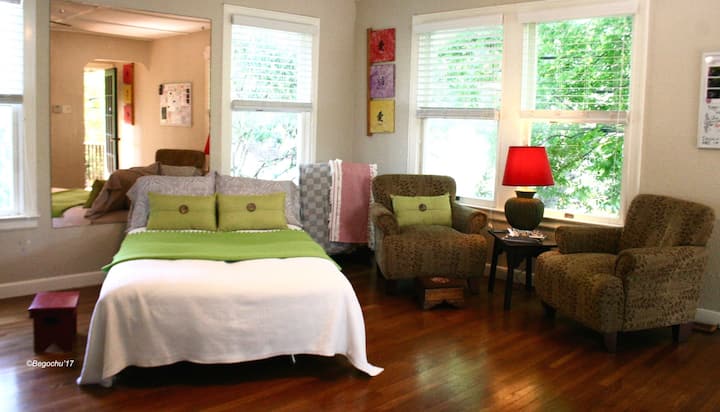 Cozy Historic Private Studio