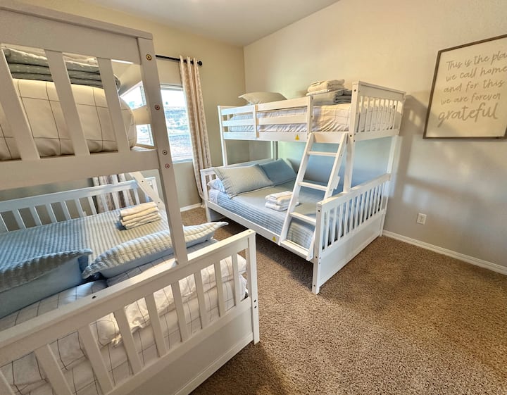 双层客房，双床双床房。