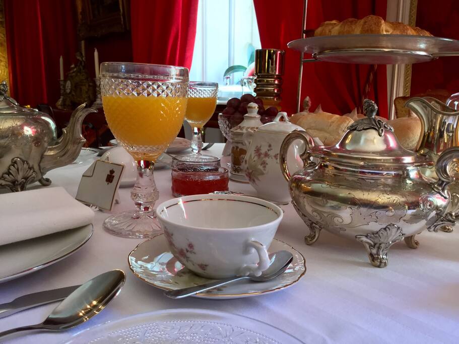 THE ROYAL BREAKFAST
