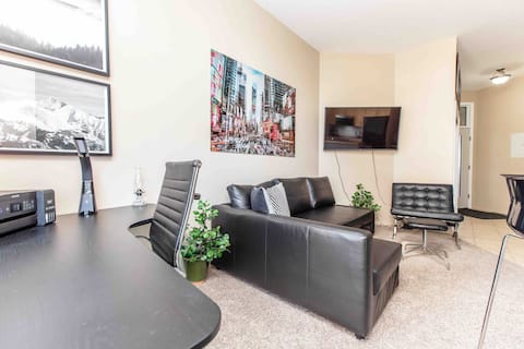 Popular Airbnb listing: 5 Minute Walk U of A Hospital Sun Rise/City View in Garneau