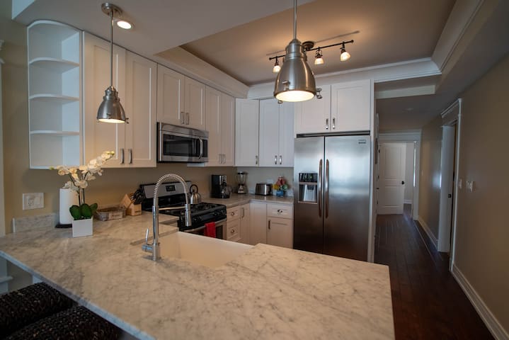 3 Bed 2 Bath Private Fully Furnished Apartment