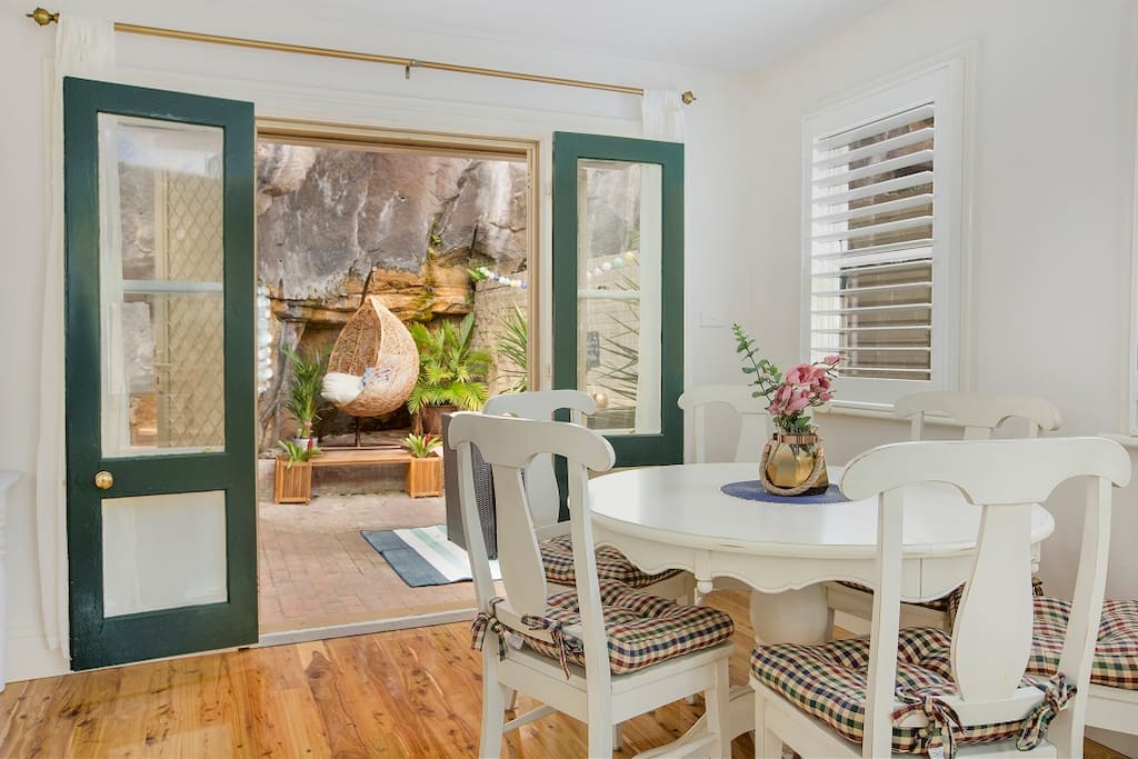 Lovely dining area leading to private couryard