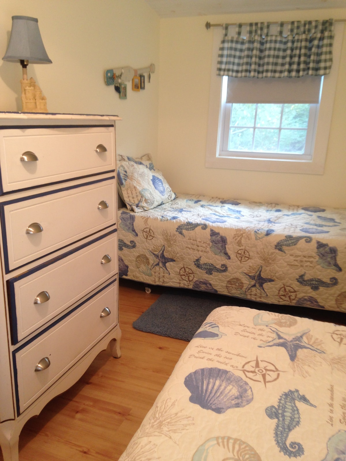 Segundo dormitorio con dos camas individuales