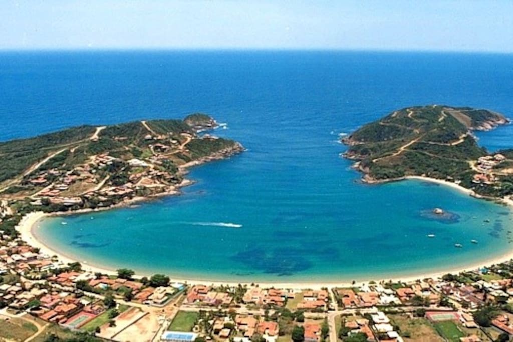 Ferradurra Beach, only a 15-minute walk away