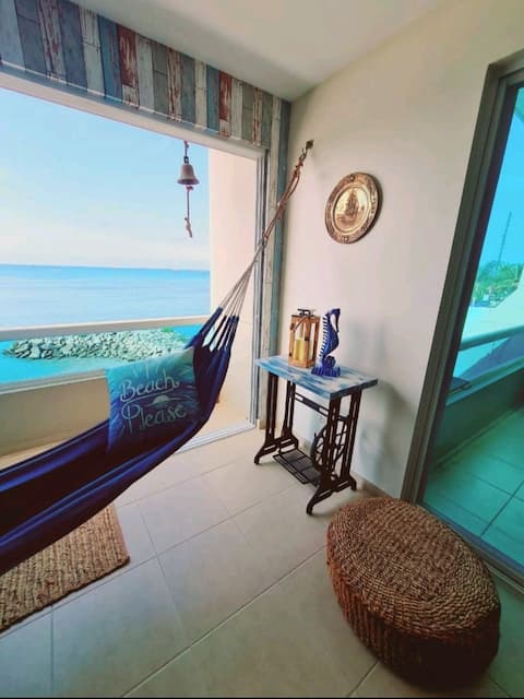 Nice apartment at the foot of a private beach with a panoramic view of the sea!