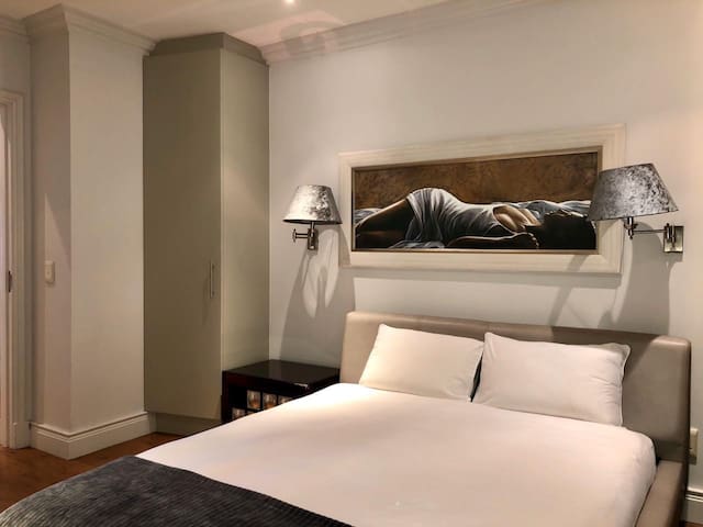 Cape Royale Green Point 2 Bedroom Apartment gallery image 2