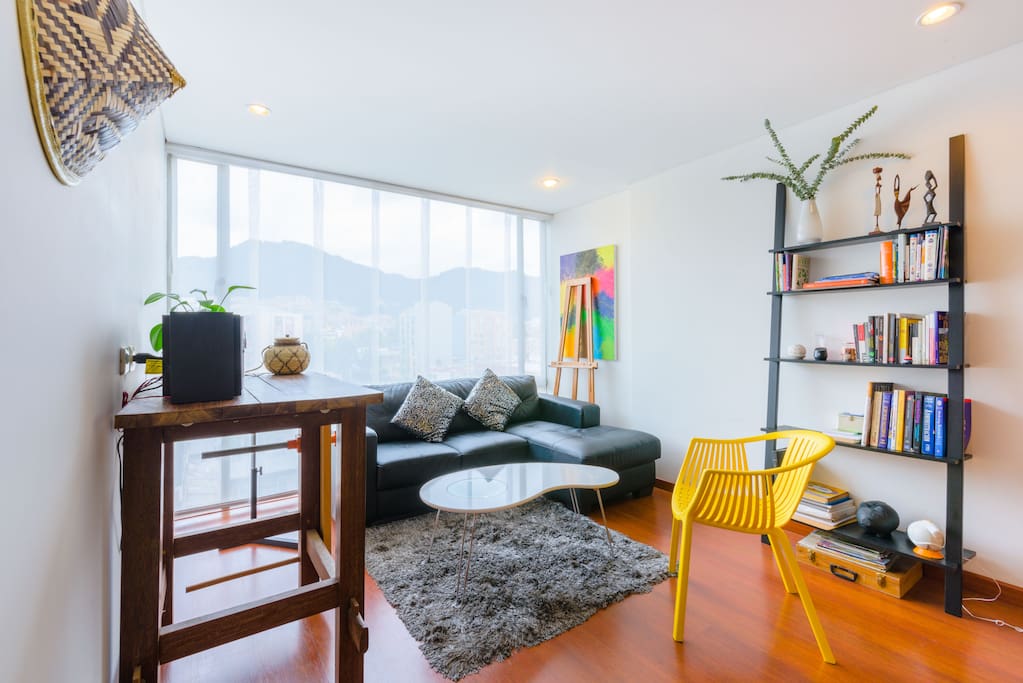 Living room. Stereo and many books to enjoy.