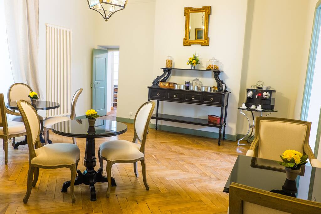 Salle petit déjeuner