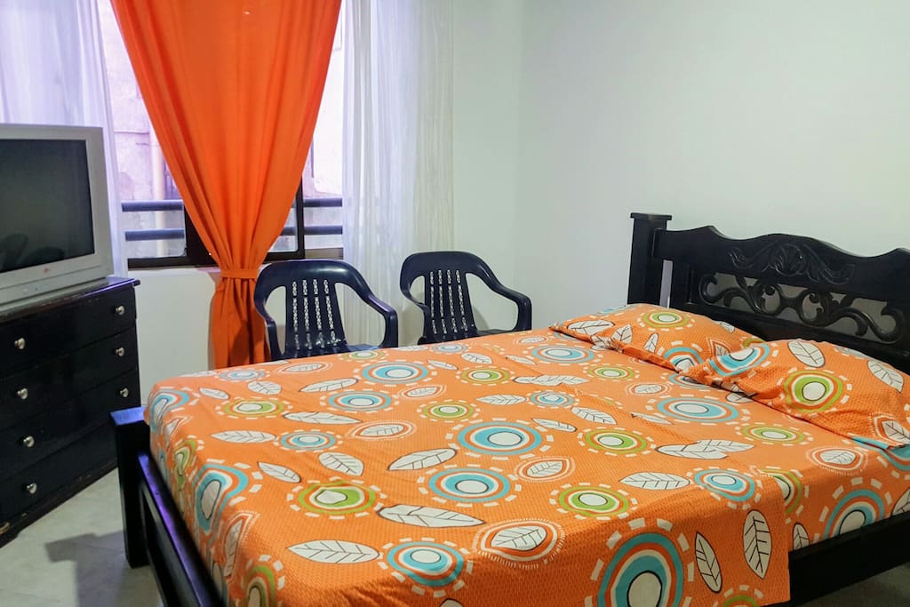 Amplias y comodas habitaciones / Spacious and comfortable rooms.