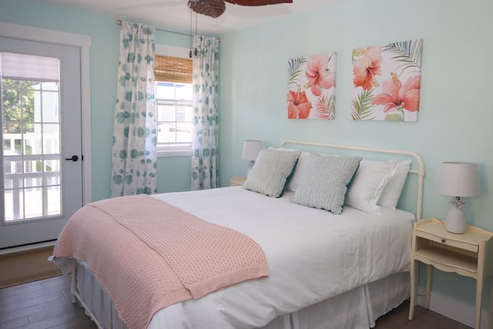 2nd bedroom and deck