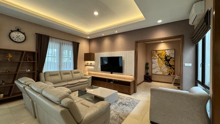 客厅细节装有空调和75英寸电视！