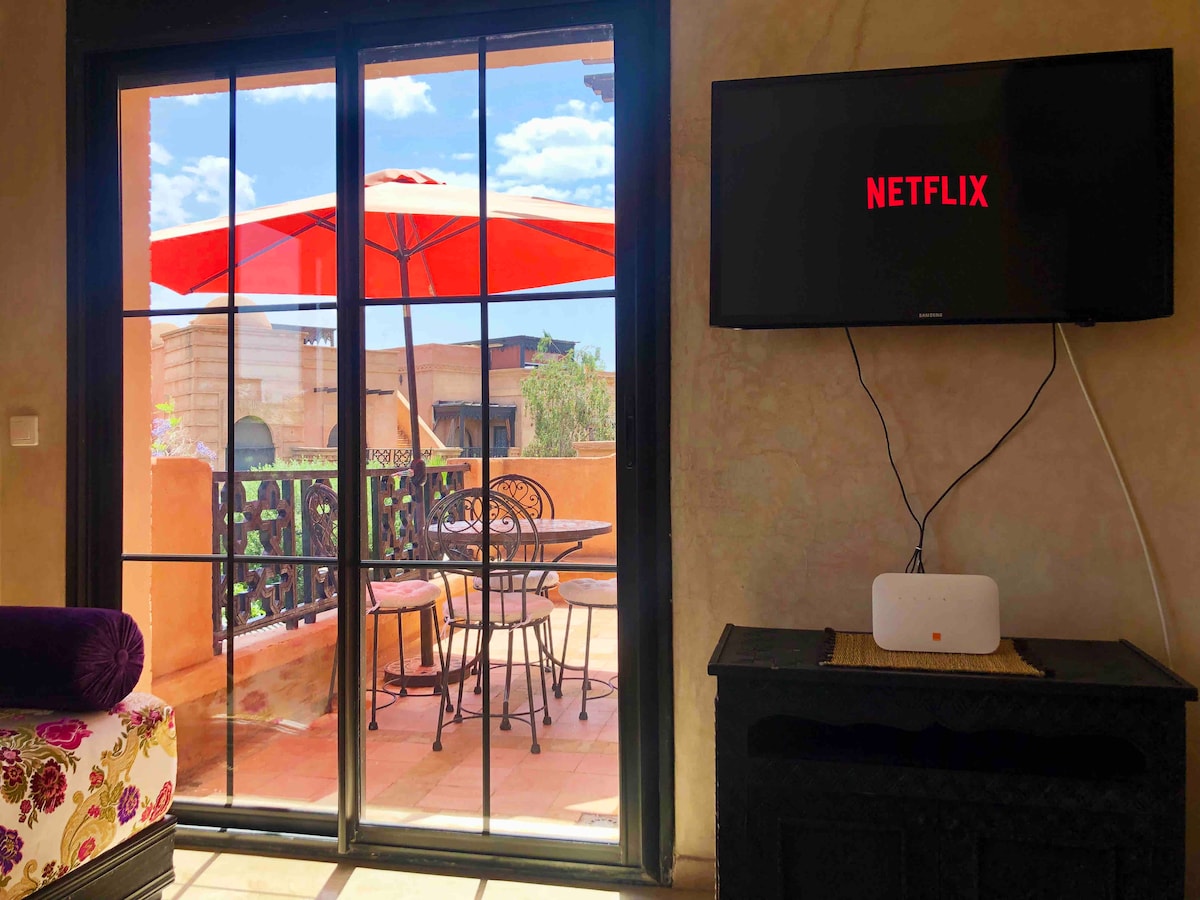 Qëndrimi me televizor, kabllo dhe llogari në Netflix 42 inç