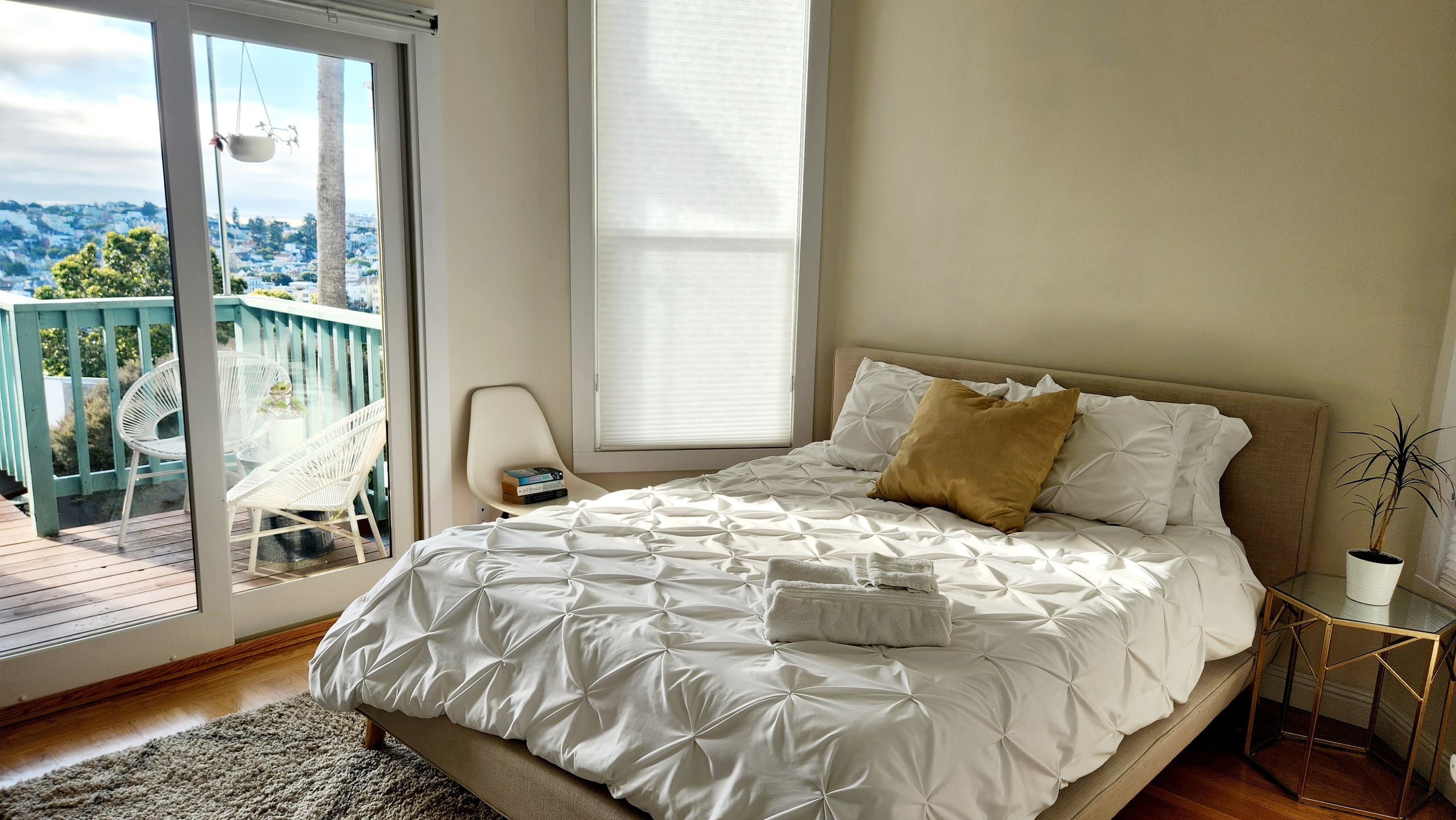 Home in San Francisco · ★4.95 · 2 bedrooms · 2 beds · 1 bath - Image 15