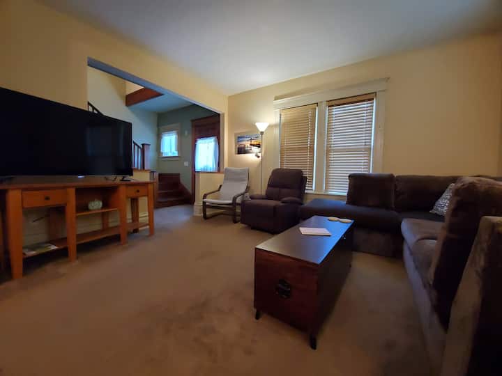 Relaxing 7br (Home+guesthouse) W/ Firepit & Patio - Sturgeon Bay