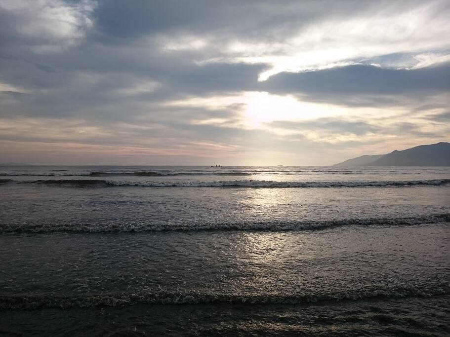 O mar visto de pertinho! Praia das Palmeiras em frente a propriedade... =-)