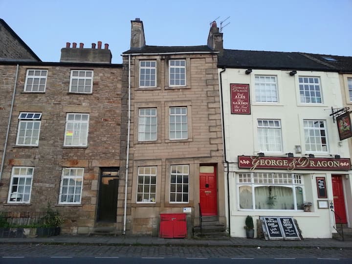 The Little Crooked House on Lancaster City Quay! Townhouses for Rent