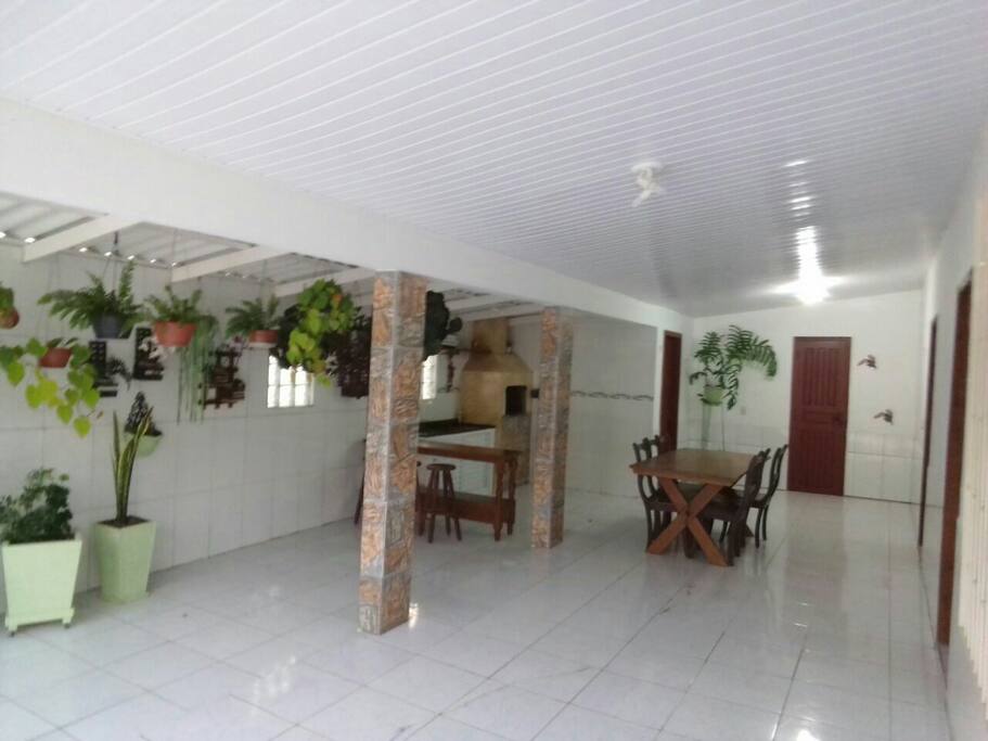 Área de festa com banheiro