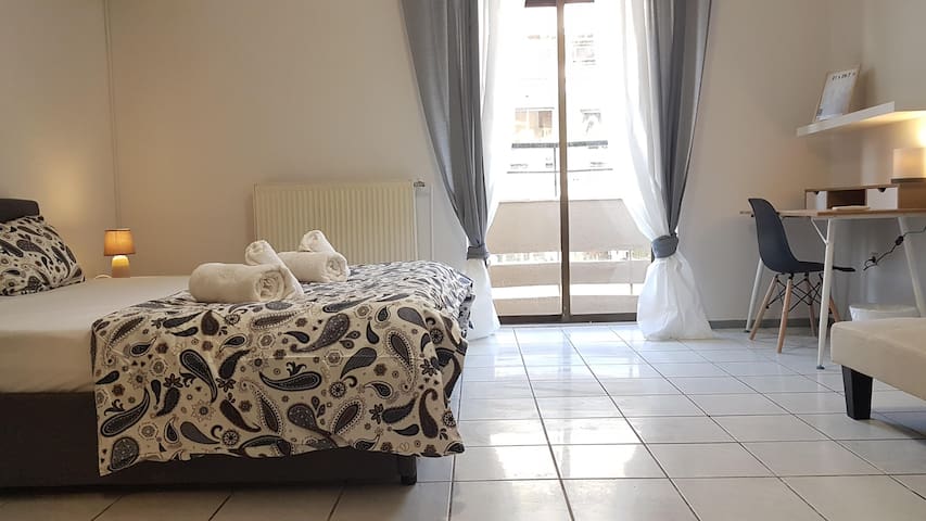 Palette Apartment (Carmine) – Athens Center gallery image 2