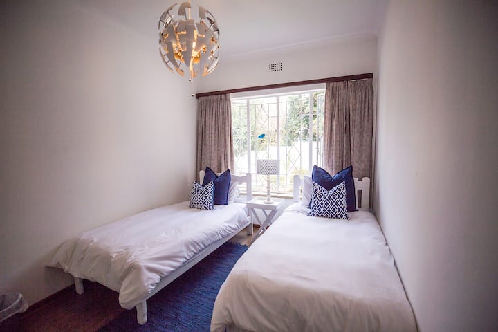 4. spavaća soba s 2 kreveta za jednu osobu