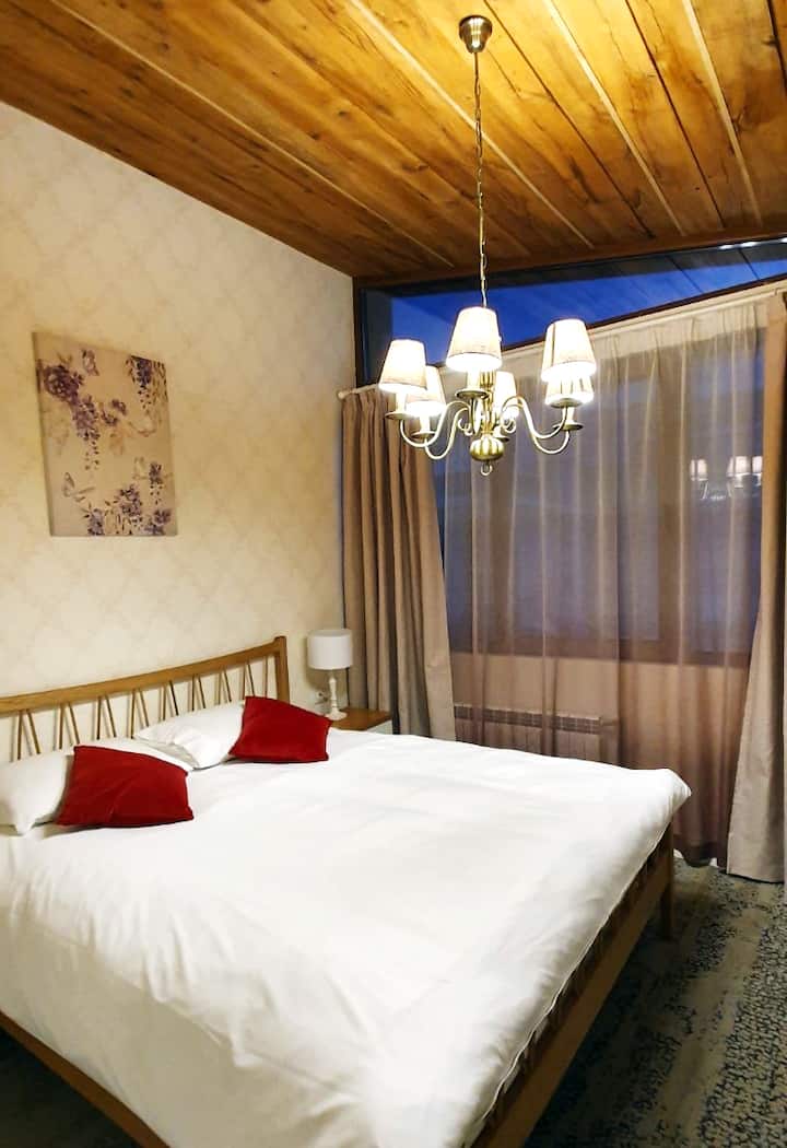 Habitaciones elegantes y espaciosas con camas individuales y superking 