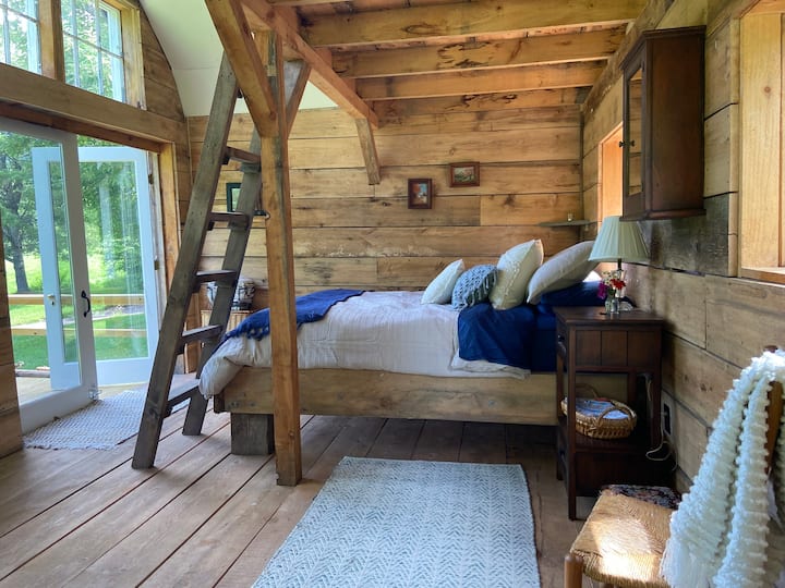 Private property w/Cabin, camping sites & Pond Tiny houses for Rent